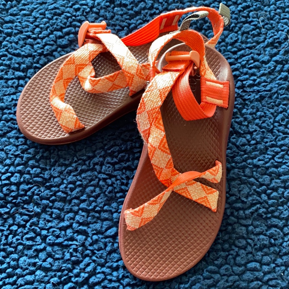 Used one season. In great shape. Too small for my kiddo.
